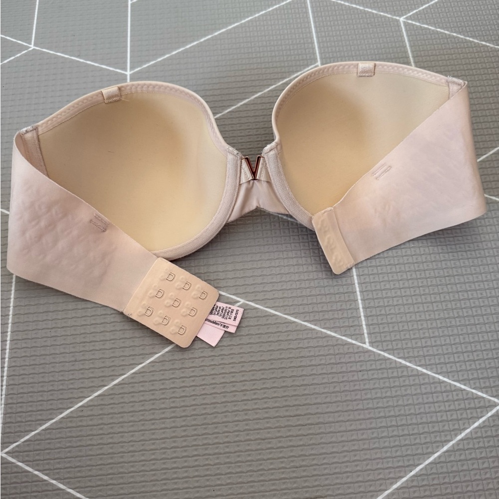 Illusions Lightly Lined Smooth Strapless Bra - Picture 5 of 9